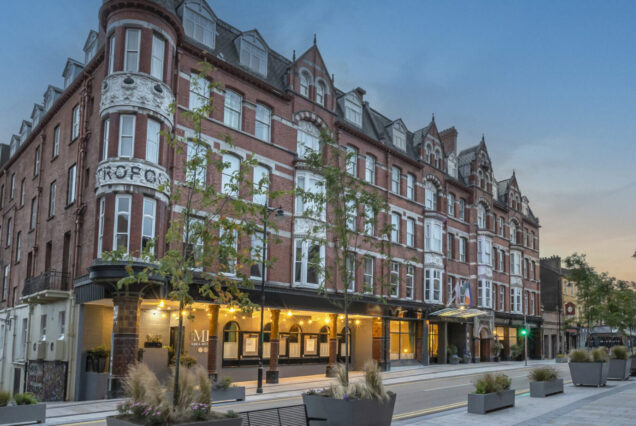 Metropole Hotel Executive King Room with 3 Nights Bed & Breakfast & Producers Bus Tour – Land of Milk, Butter & Cheese